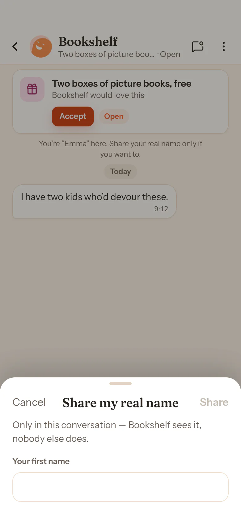 La scheda Condividi il mio vero nome in una conversazione: Solo in questa conversazione, Bookshelf lo vede, nessun altro, un campo per il nome e Condividi.
